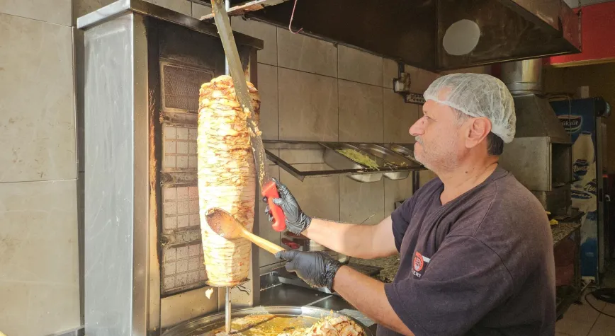 Hatay’da 100 TL’lik Döner ve Askıda Yemek Desteği