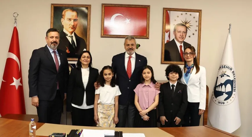 Hatay’da 23 Nisan’da Minik Başkanlar HBB Koltuğuna Oturdu