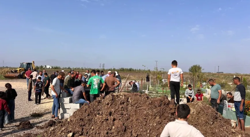 Hatay’da Acı Veda: Anne ve Kızı Yan Yana Defnedildi