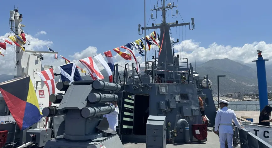 Hatay’da Denizde 138 Metrekarelik Türk Bayrağı Açıldı