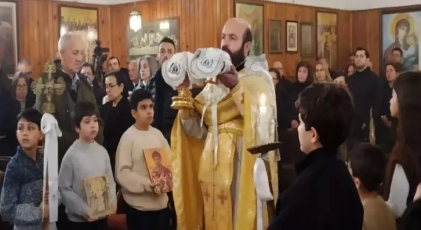 Hatay'da depremde hayatını kaybedenler için kilisede ayin