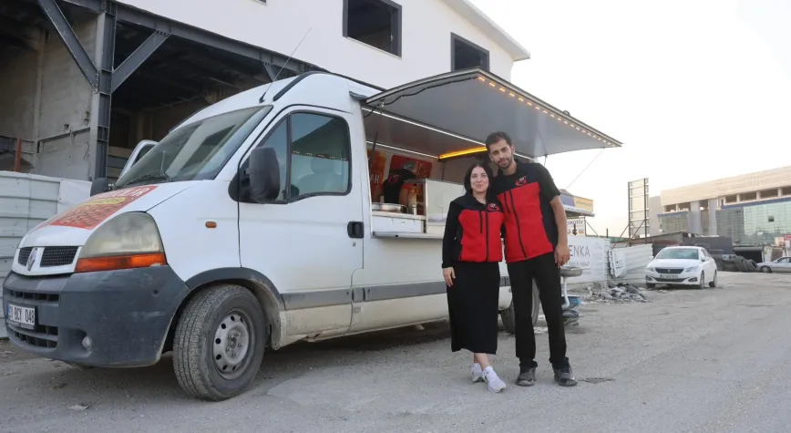 Hatay’da Depremzede Çiftin Tatlı Mesaisi