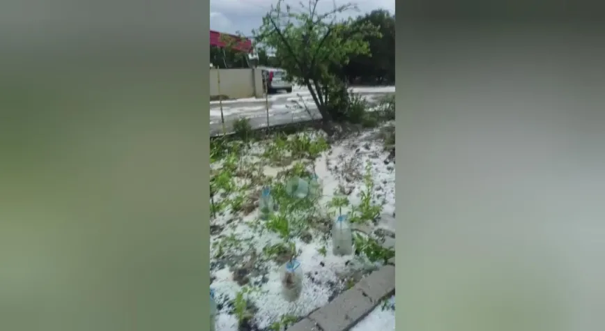 Hatay’da Dolu Yağışı Hayatı Beyaza Bürüdü