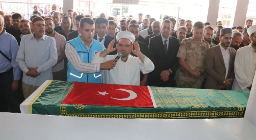 Hatay’da Gemi Faciasının Acısı: Saliha, Kardeşinin Yanına Defnedildi