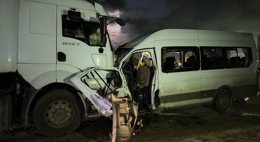 Hatay’da İşçi Servisi Tırla Çarpıştı: 1 Ölü, 15 Yaralı
