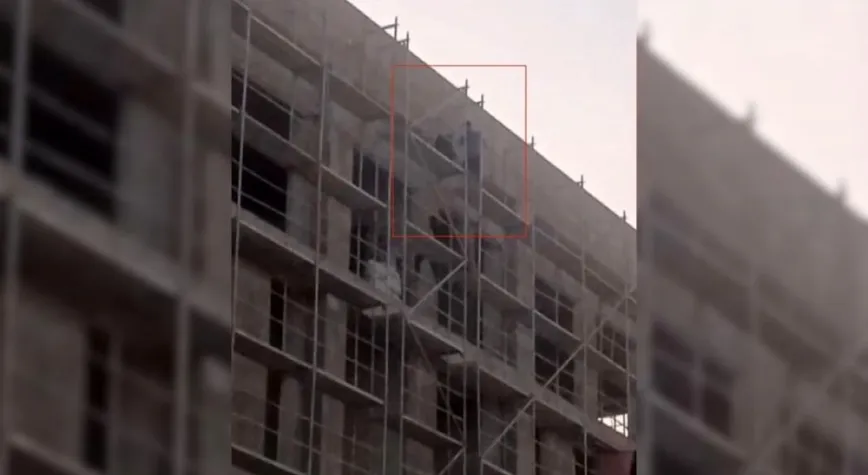 Hatay’da Maaşını Alamayan İşçiler İskeleye Çıktı