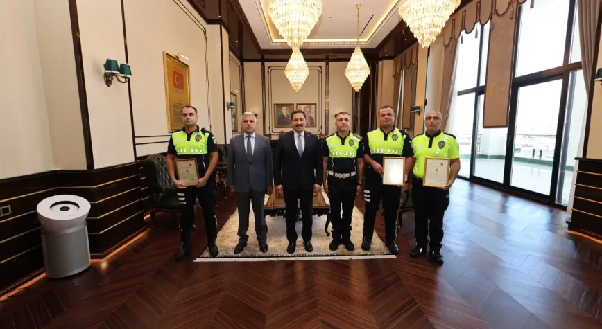 Hatay’da Polis Memurlarına Vali Masatlı’dan Başarı Belgesi