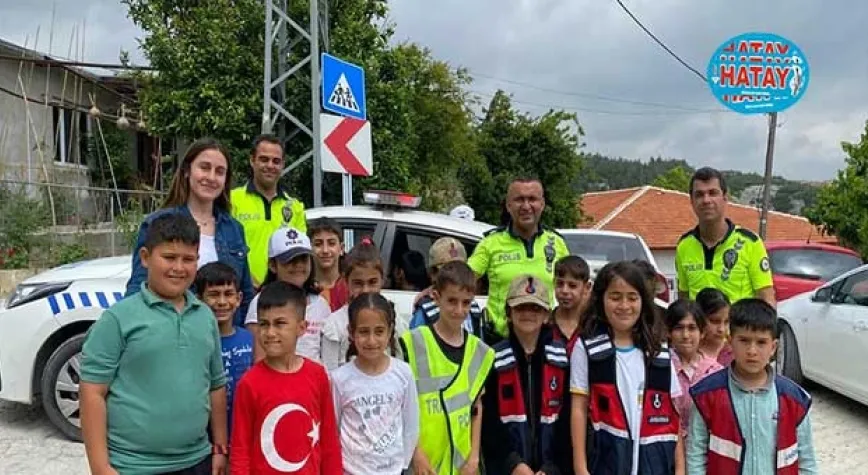 HATAY’DA POLİSTEN ÖĞRENCİLERE TRAFİK EĞİTİMİ