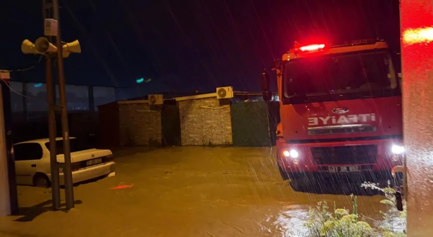 Hatay’da Yoğun Yağış Sonrası Çok Sayıda Yol Ulaşıma Kapandı
