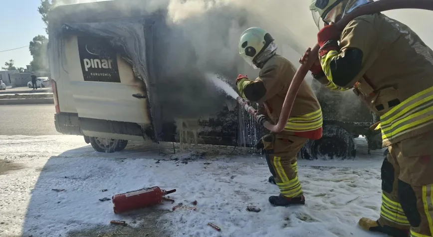 Hatay’da Seyir Halindeki Minibüs Alevlere Teslim Oldu