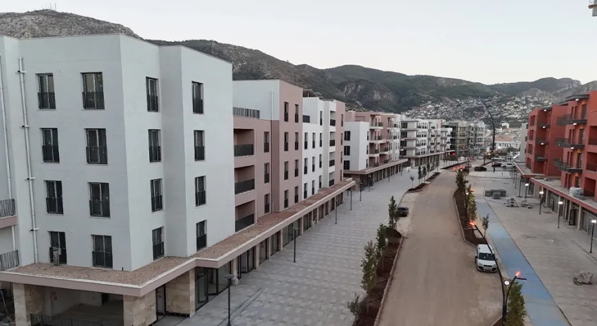 Hatay’da TOKİ İş Yerlerine Tabela Şartı: Uymayana Ceza Var