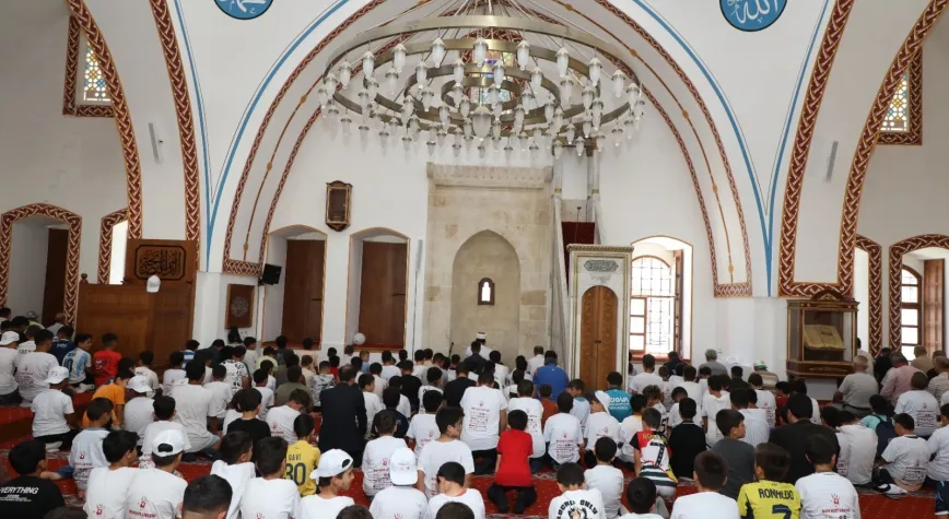 Hatay’da TÜGVA’dan Ortaokul Öğrencilerine Cami Buluşması