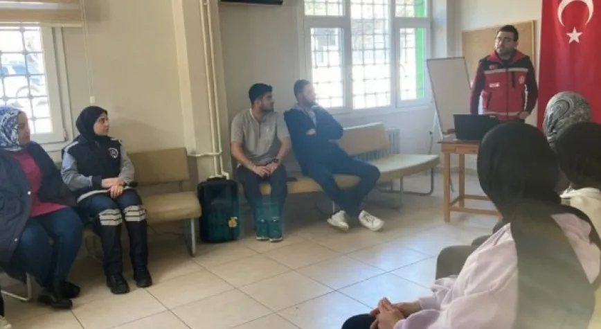 Hatay’da Vatandaşlara Aile Ve İnternet Konulu Seminer Verildi