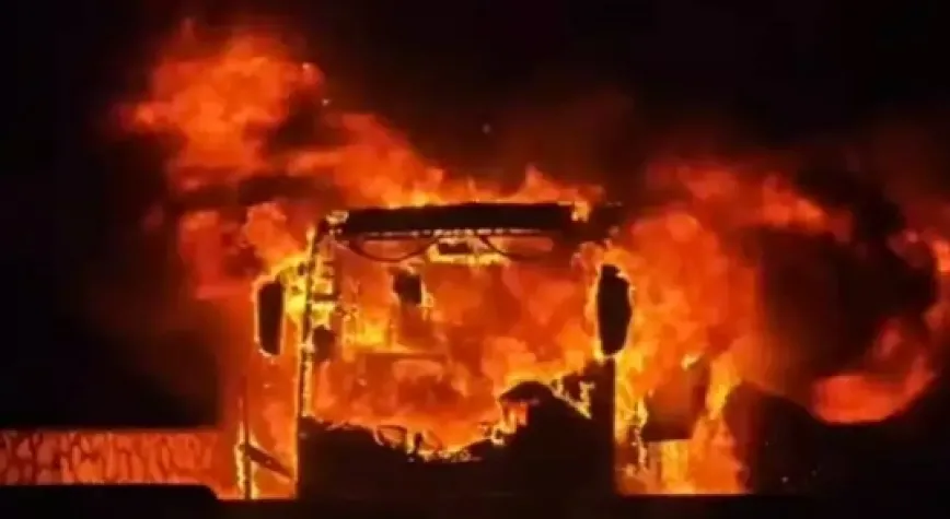 Hatay'da yolcu otobüsü alev alev yandı