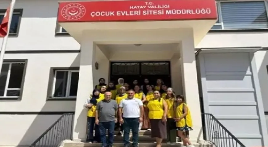 Hatay’daki Kuaförlerden Huzurevi Sakinlerine Saç Bakımı