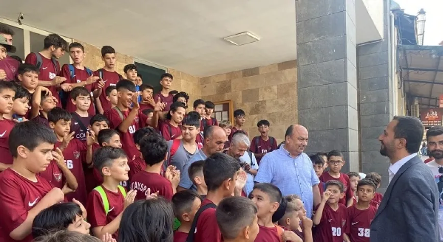 HATAYSPORLU FUTBOLCULARDAN BAŞKAN YALÇIN’A ZİYARET