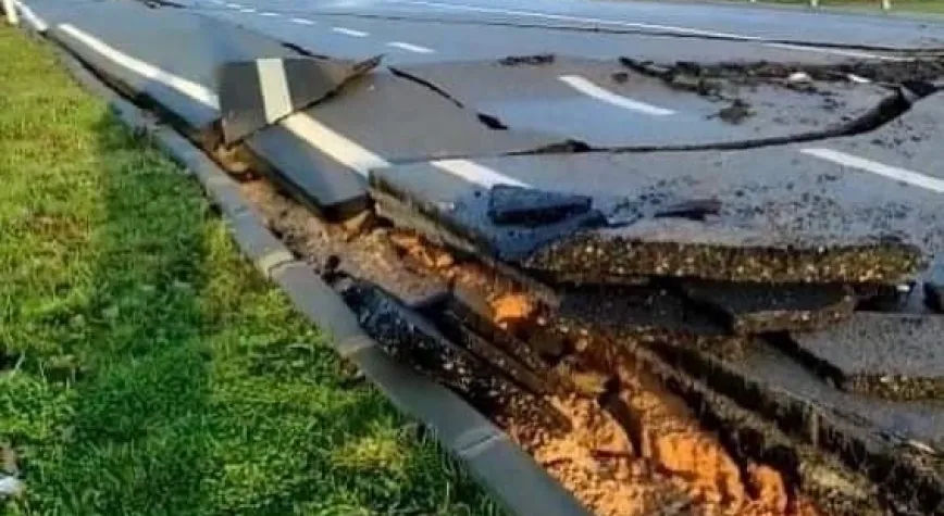 HAVALİMANI YOLUNUN AÇILMASI BEKLENİYOR