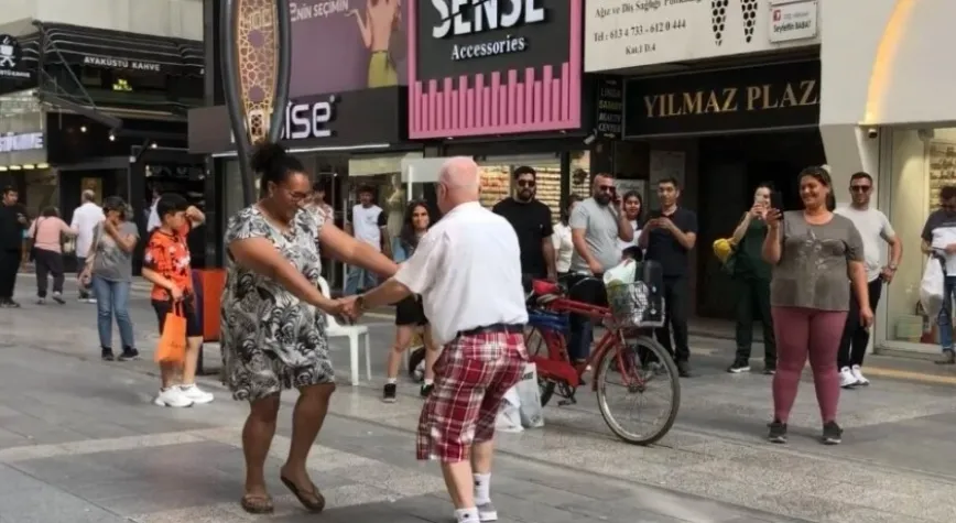 Havuzlu Çarşı’da Dansla Gelen Moral