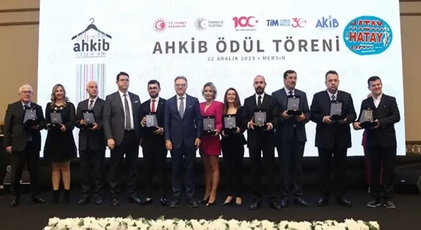 HAZIR GİYİMDE AKDENİZ’İN İHRACAT ŞAMPİYONLARI ÖDÜLLENDİRİLDİ