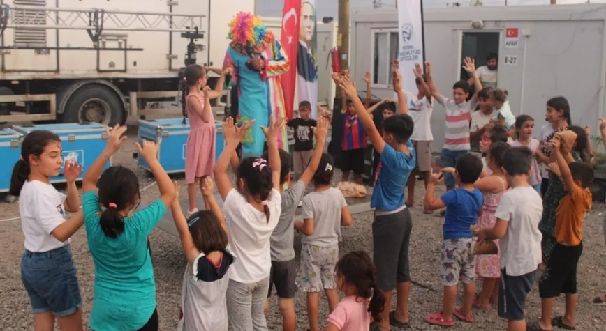 HBB İLE KONTEYNER KENTLERDEKİ ÇOCUKLAR EĞLENCEYE DOYUYOR 
