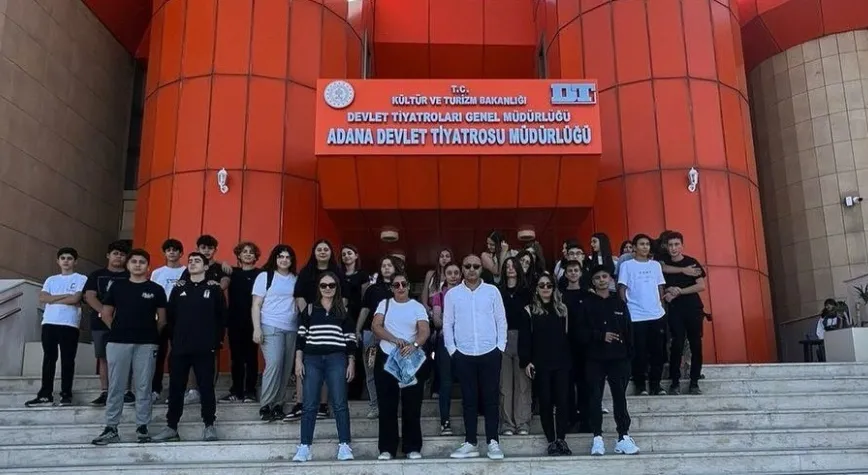 HEM GÜLDÜLER HEMDE DÜŞÜNDÜLER