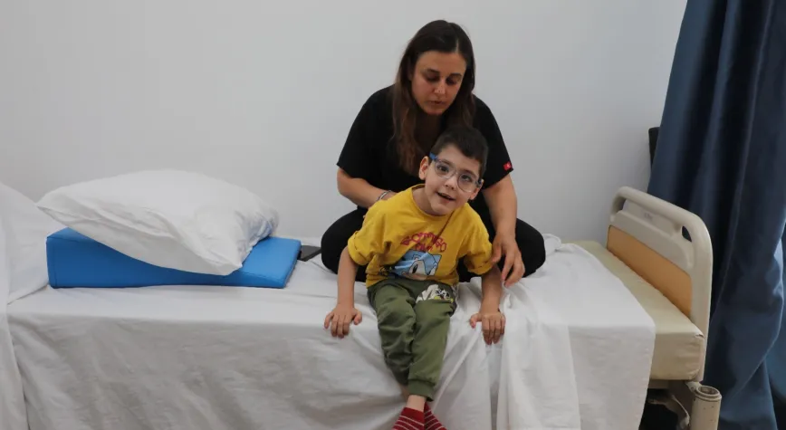 Hidrosefali Hastası Minik Metehan Fizik Tedaviyle Ayağa Kalktı