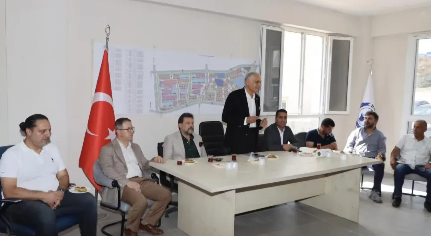 Hikmet Çinçin’den Ayakkabıcı Esnafına Ziyaret
