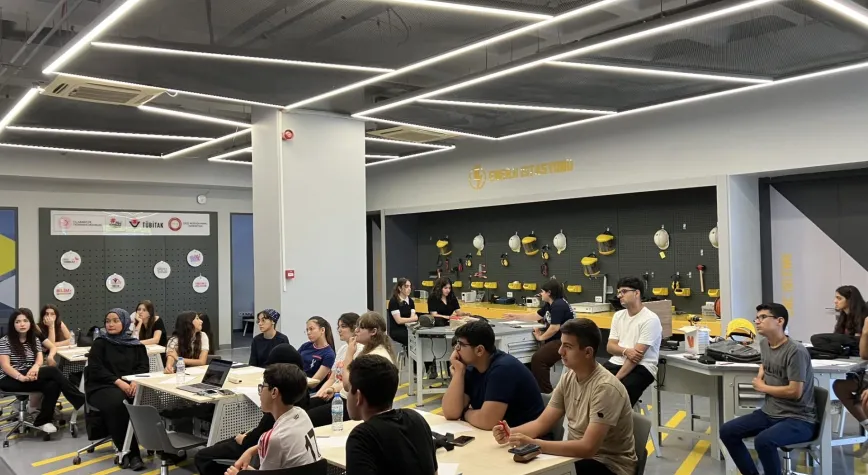 HMKÜ'de Lise Öğrencilerine Milli Teknoloji Eğitimi
