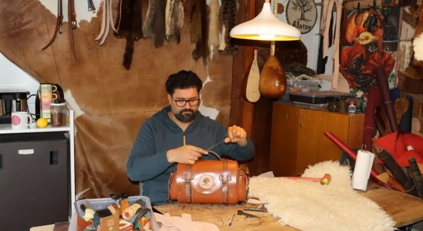 Hobi Olarak Başlayıp , Ustalığa Ulaştığı Deri Sanatı İle Hayran Bırakıyor