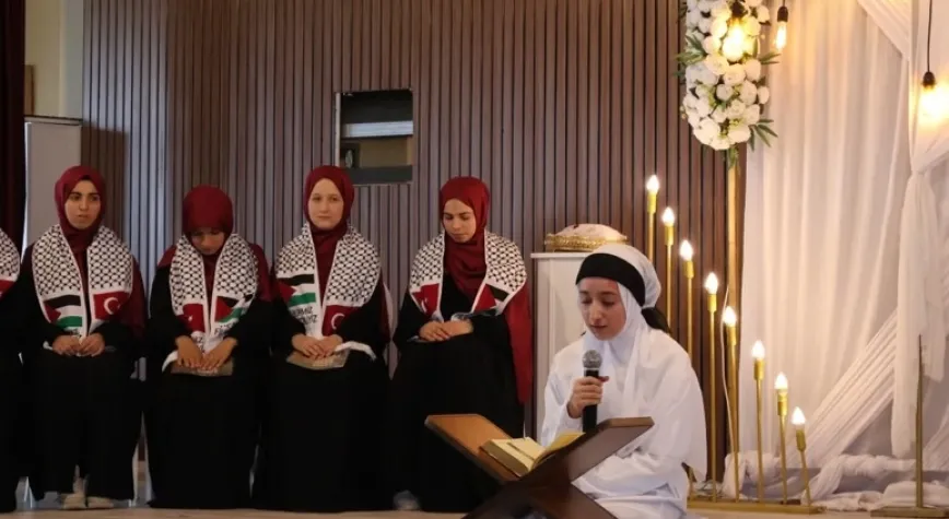 Hz. Hatice Kur’an Kursu’nda Hafızlık Taç Giydirme Merasimi Gerçekleştirildi