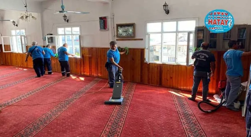 İBADETHANELER DÜZENLİ OLARAK TEMİZLENİYOR