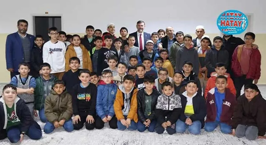 İFTARINI DEPREMZEDELERLE BİRLİKTE YAPTI