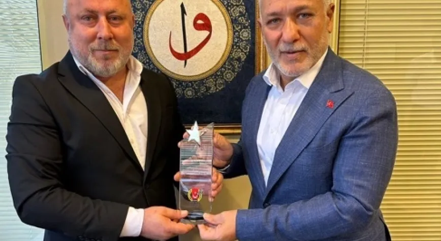İGC'DEN İŞ İNSANI FATİH TOSYALI'YA TEŞEKKÜR PLAKETİ