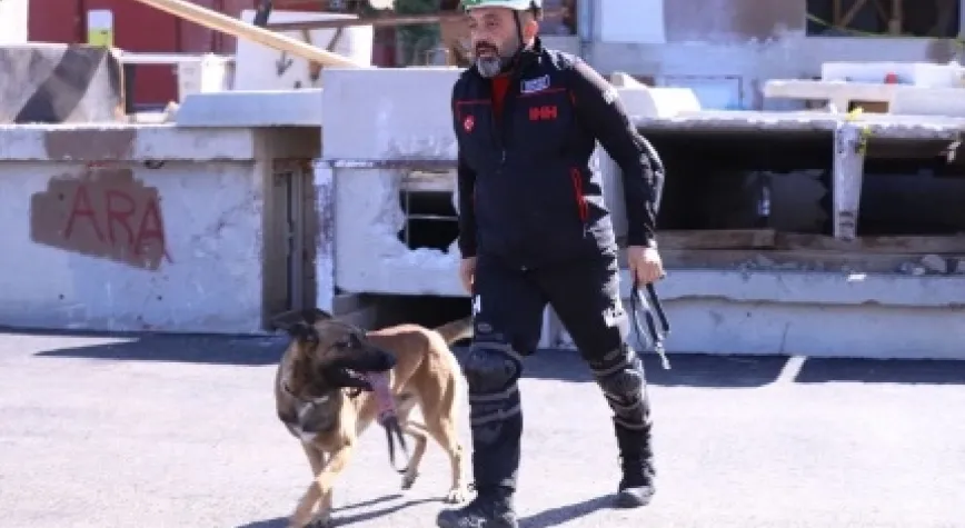 İHH arama kurtarma köpeği ve eğitmeni 122 ekip arasında birinci oldu