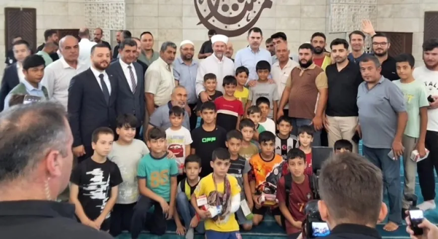 İl Müftüsü Topçu MKÜ Camii’nde Hutbe Verdi, Bakan Kurum Öğrencilerle Buluştu