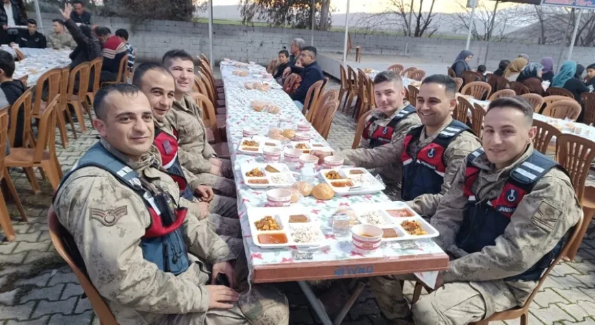 İlçe Protokolü Vatandaşlarla İftarda Buluştu