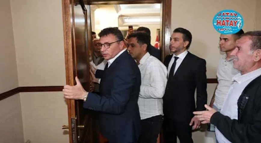 İLK İCRAAT OLARAK KAPIYI SÖKTÜ