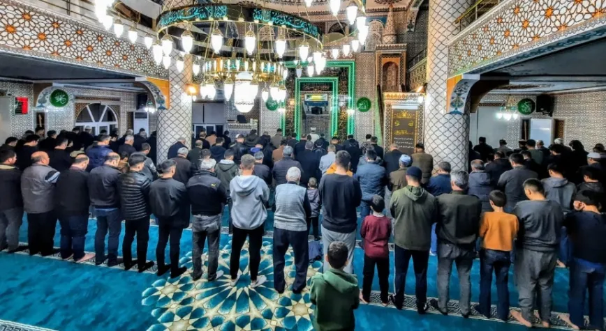 İlk Teravih Namazı Kılındı