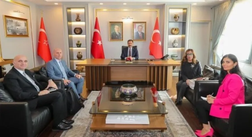İLK ZİYARETİNİ DEPREM BÖLGESİNE YAPTI