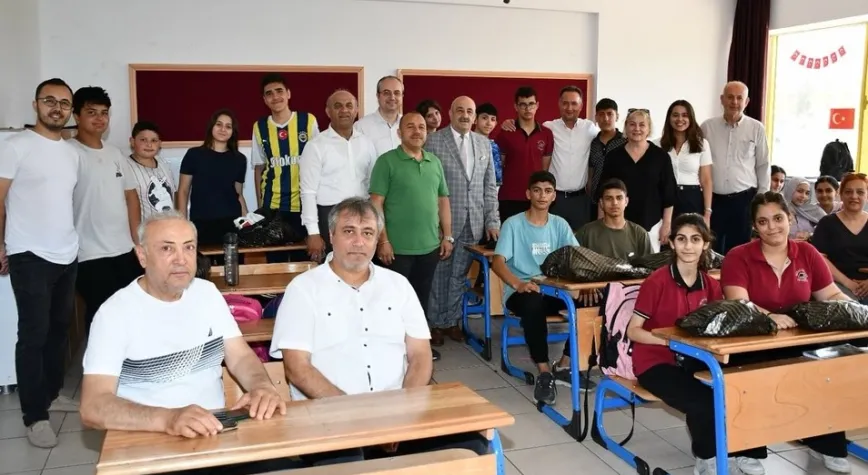 İlkokul Öğrencilerine Hediye
