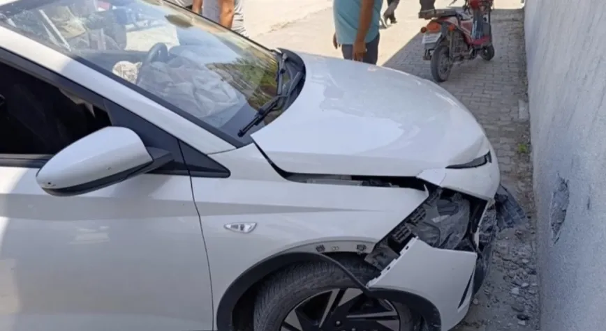 İskenderun'da Trafik Kazası: Yaralıyı İtfaiye Kurtardı