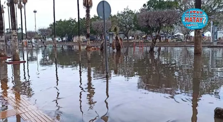 İskenderun sahili yine su altında kaldı