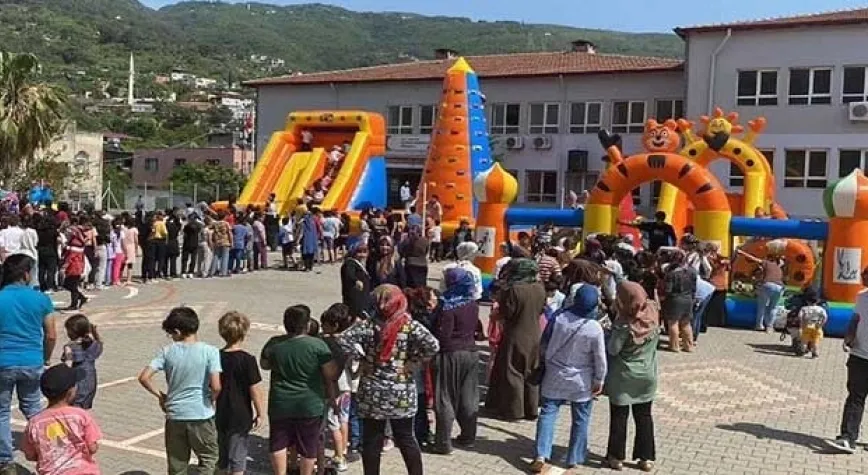 İSKENDERUN’DA ÇOCUK ŞENLİĞİ