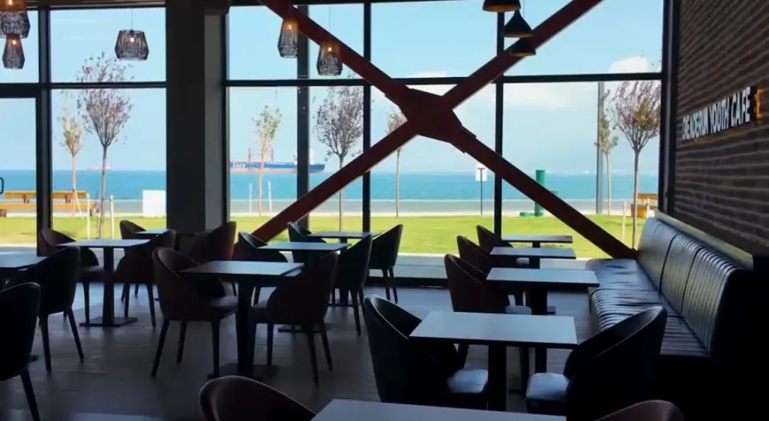 İskenderun’da Genç Kafe Açıldı: Çaylar Ücretsiz