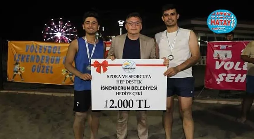 İSKENDERUN'DA PLAJ VOLEYBOLU TURNUVASINDA ERKEKLER VE MİX FİNALLERİ YAPILDI