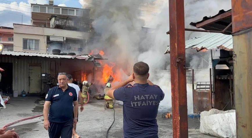 İskenderun’da Plastik Malzeme İş Yerinde Yangın
