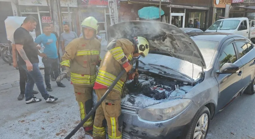 İskenderun’da Seyir Halindeki Otomobilde Yangın