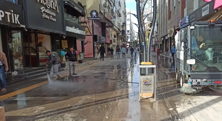 İskenderun’da Yağmur Sonrası Temizlik