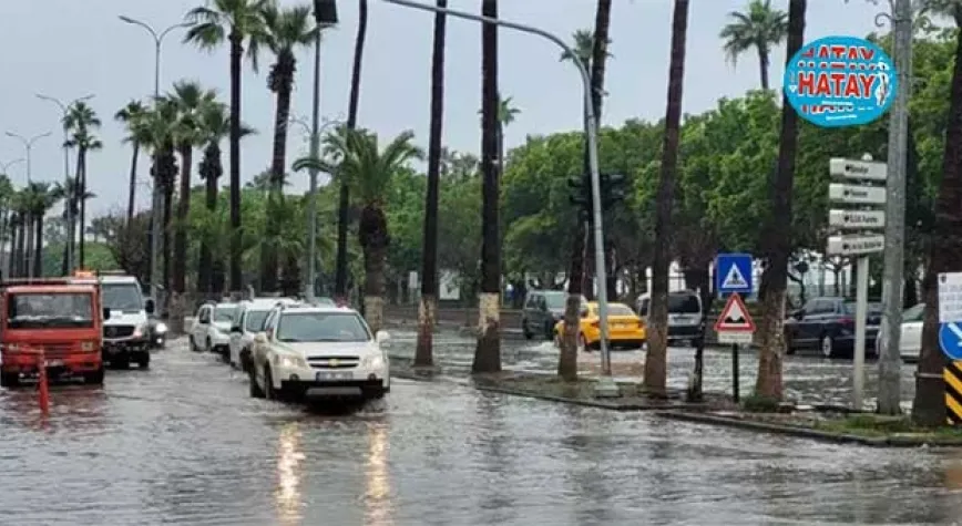 İskenderun'da yine yollar göle döndü