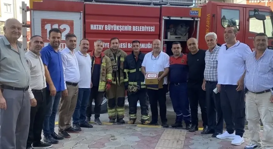 İskenderunlu Muhtarlar, Yangın İhbarı Yaptı, Ardından Da Pasta İkramında Bulundu
